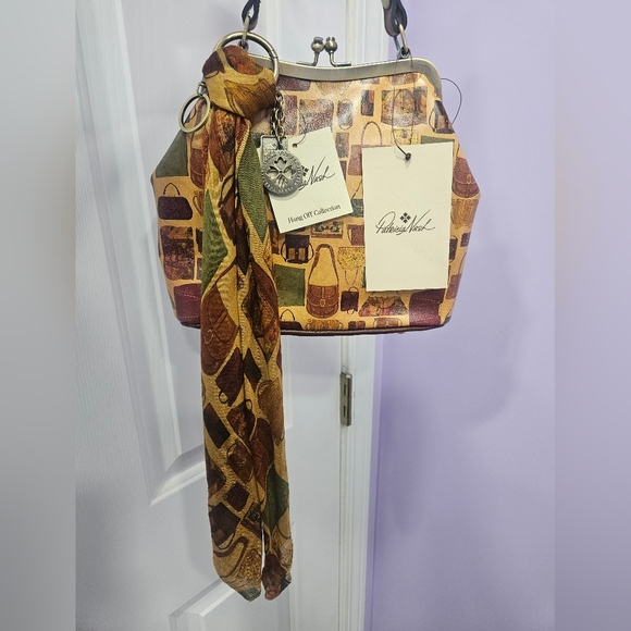 Patricia Nash Laureana Kisslock Satchel - NWT - Picture 4 of 8